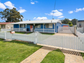 Walk to Everything In Huskisson Central Location and Sleeps 10